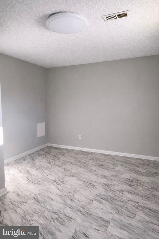 5501 Woodlawn Manor Ct in Alexandria, VA - Building Photo - Building Photo