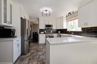 1196 Hummingbird Ln in Grayslake, IL - Building Photo - Building Photo