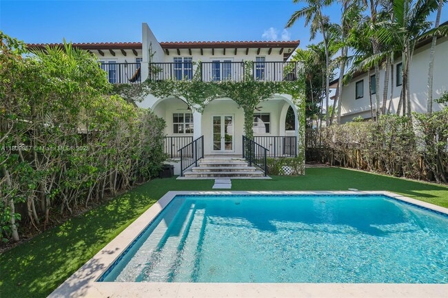 property at 464 Fernwood Rd