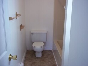 725 W 3rd St, Unit 2 in Williamsport, PA - Building Photo - Building Photo