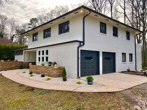 5755 Doncaster Dr in Charlotte, NC - Building Photo - Building Photo