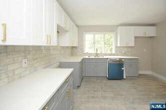 27-14 Berdan Ave in Fair Lawn, NJ - Building Photo - Building Photo