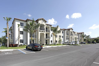 Celebration Pointe in Margate, FL - Foto de edificio - Building Photo