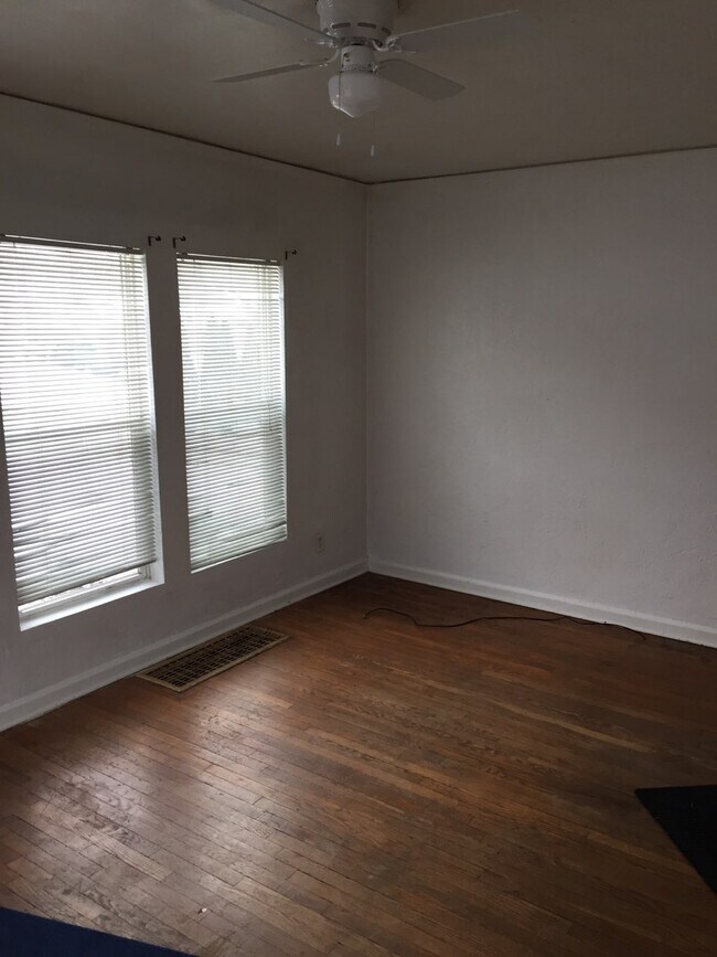 1805 Glenbrook Dr in Des Moines, IA - Building Photo - Building Photo