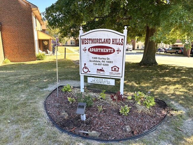 Westmoreland Hills in Scottdale, PA - Foto de edificio - Building Photo