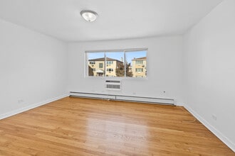 9606 Golf Terrace in Des Plaines, IL - Building Photo - Building Photo