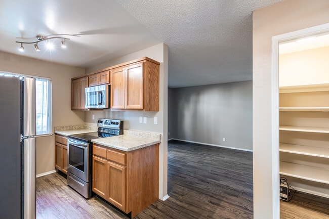 Peachwood in Fairfield, CA - Building Photo - Interior Photo