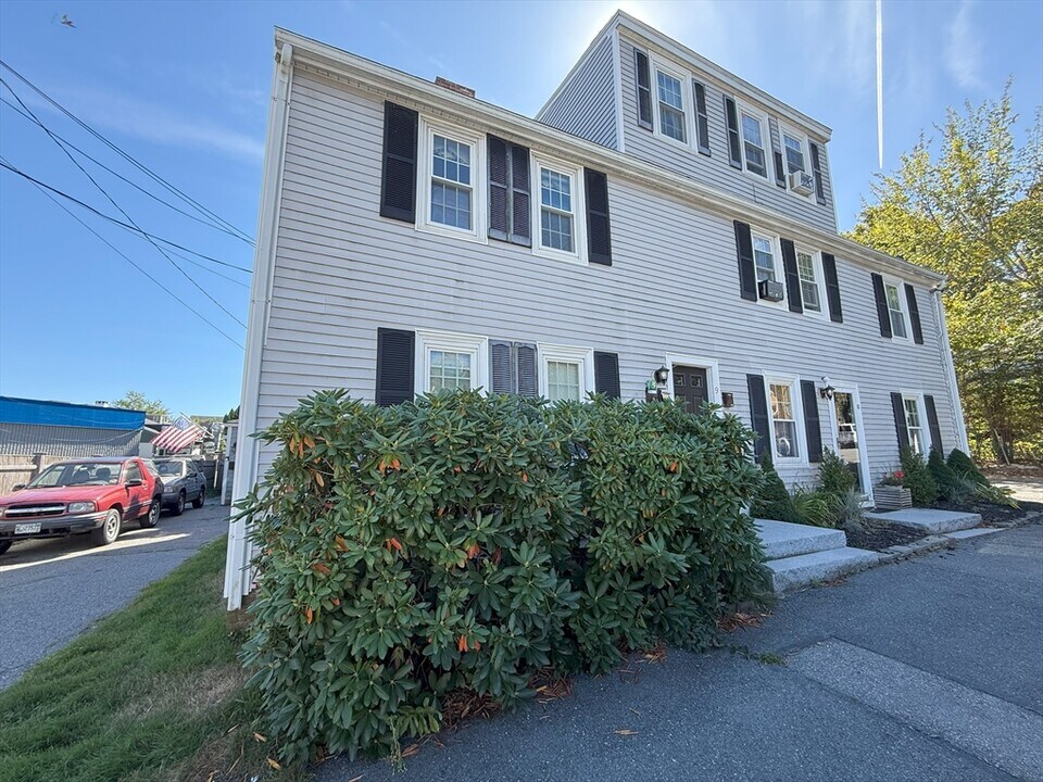 9-11-11 Kent St in Newburyport, MA - Building Photo