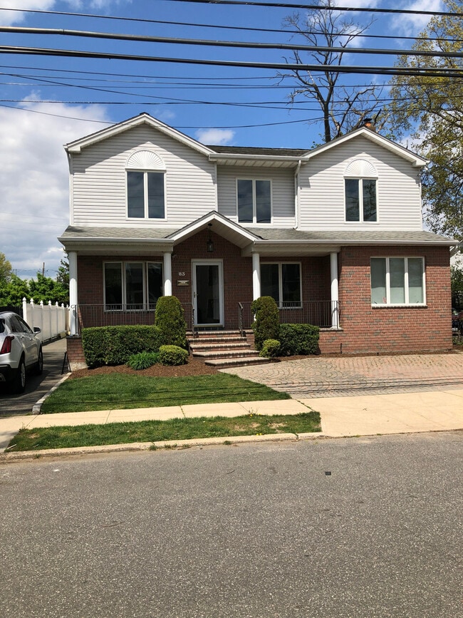 83 Lexington Ave, Unit upper