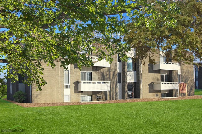 Village Terrace Apartment Homes in Cortland, NY - Foto de edificio - Building Photo