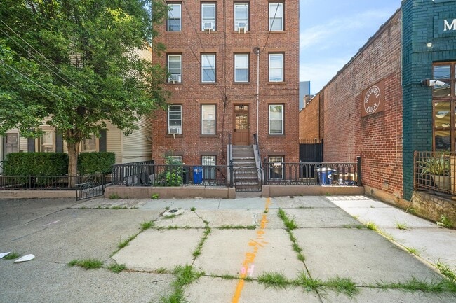 14 Coles St