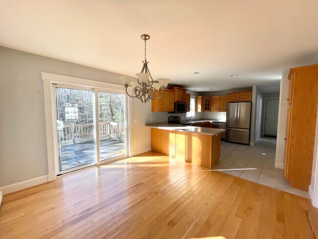 32 Sergeant Ln in Brunswick, ME - Foto de edificio - Building Photo