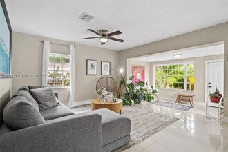 4455 SW 10th St in Miami, FL - Building Photo - Building Photo