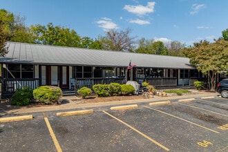 Salado Creek Villas Apartments in San Antonio, TX - Building Photo - Building Photo