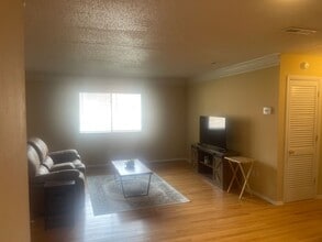 806 Andrea Ln in Hanahan, SC - Building Photo - Building Photo