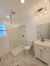 618 2/5 W 87th St in Los Angeles, CA - Building Photo - Building Photo