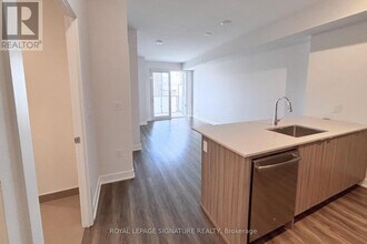 4130 Parkside Village Dr in Mississauga, ON - Building Photo - Building Photo