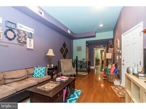 1712 W Girard Ave-Unit -1 in Philadelphia, PA - Foto de edificio - Building Photo