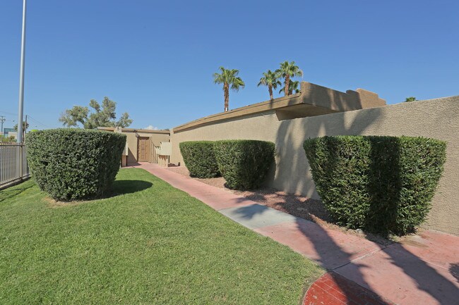 Tropicana Valley Townhomes in Las Vegas, NV - Foto de edificio - Building Photo