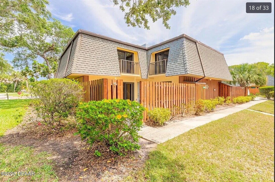 3808 Saxon Dr in New Smyrna Beach, FL - Building Photo