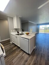 941 Lewelling Blvd, Unit 304 in San Leandro, CA - Building Photo - Building Photo