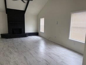 15123 Chasehill Dr in Missouri City, TX - Foto de edificio - Building Photo