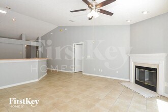 153 Johns Glen Dr in Jacksonville, FL - Foto de edificio - Building Photo