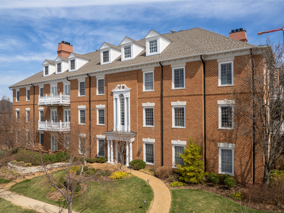 23 Topton Way in Clayton, MO - Building Photo