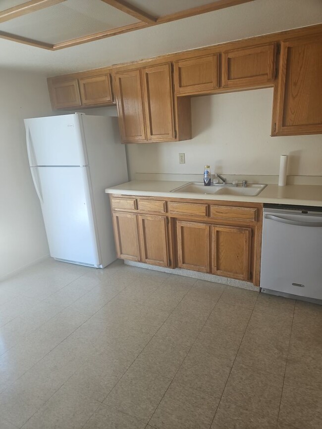 337 S Sunset St in Ridgecrest, CA - Building Photo - Building Photo