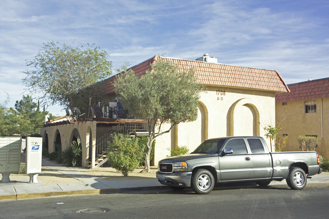 1708 Cordoba Ln in Las Vegas, NV - Foto de edificio - Building Photo