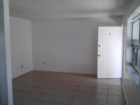 924 NW 29th St, Unit 6 photo'