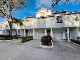 2050 Alta Meadows Ln in Delray Beach, FL - Building Photo