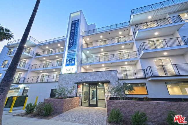 14811 Erwin St in Los Angeles, CA - Building Photo - Building Photo