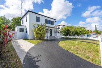 130 SW 31st Ct in Miami, FL - Building Photo - Building Photo