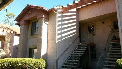 12063 Alta Carmel Ct in San Diego, CA - Building Photo - Building Photo