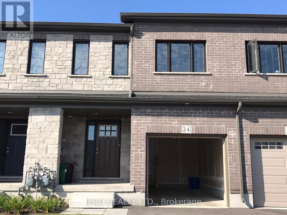 135-135 Hardcastle Dr in Cambridge, ON - Building Photo