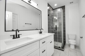 9003 Prairie View Dr in Houston, TX - Building Photo - Building Photo