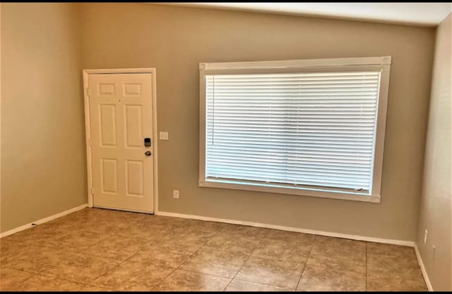 3030 Hillcrest Dr in Los Angeles, CA - Building Photo - Building Photo