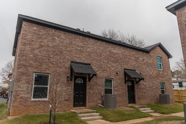 1358 N Porter Rd in Fayetteville, AR - Building Photo - Building Photo