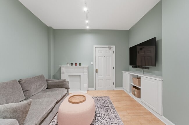 431 W Oakdale Ave in Chicago, IL - Building Photo - Building Photo