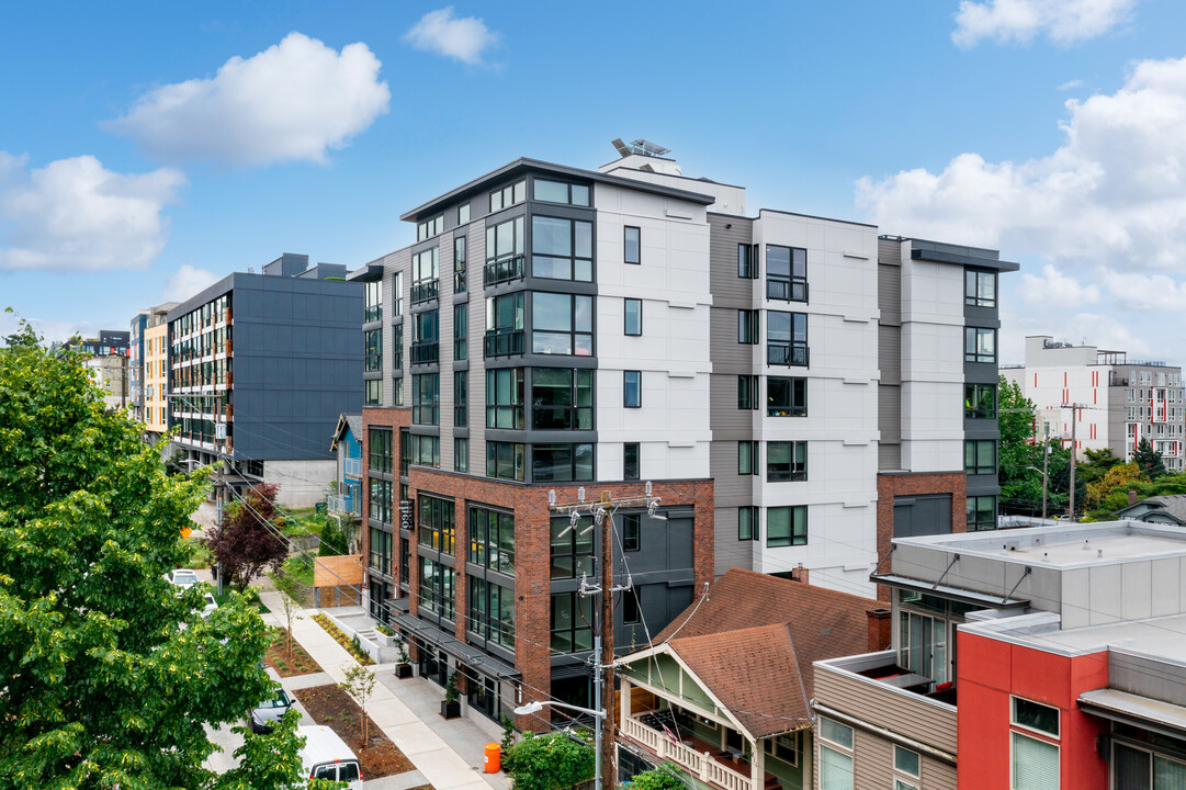 Theo Apartments in Seattle, WA - Foto de edificio