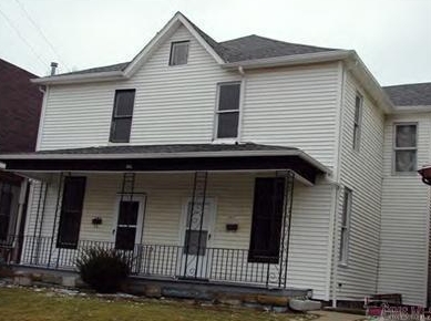 137 S 12th St in Cambridge, OH - Building Photo