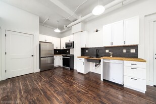 7 S Howard St in Spokane, WA - Building Photo