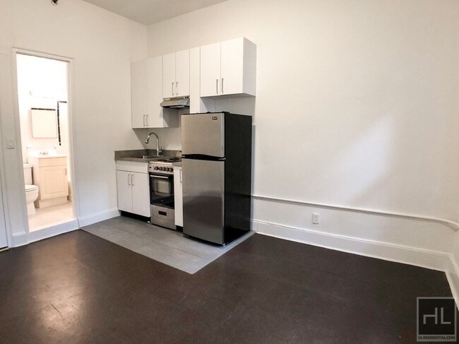 SECOND AVENUE, Unit 5A in New York, NY - Building Photo - Building Photo