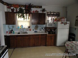 24 Everett St in Boston, MA - Building Photo