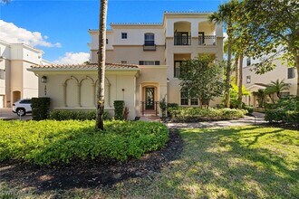 2864 Tiburon Blvd E in Naples, FL - Foto de edificio - Building Photo