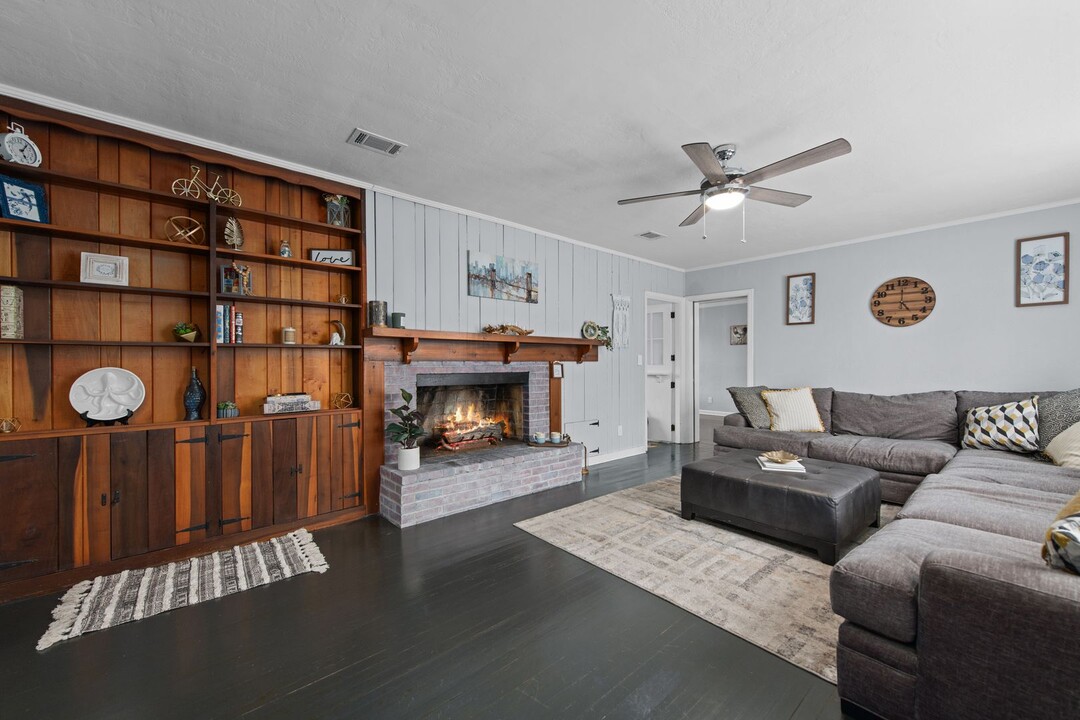 1111 S Old Corry Field Rd in Pensacola, FL - Building Photo