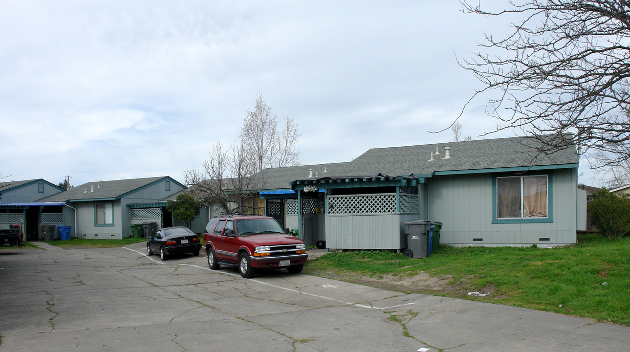 1009 Aston Ave in Santa Rosa, CA - Building Photo