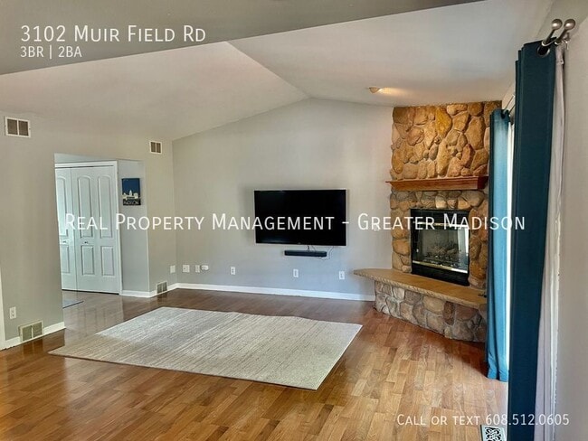 3102 Muir Field Rd in Madison, WI - Building Photo - Building Photo