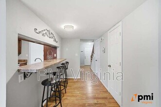 1957 Darnell Dr in Virginia Beach, VA - Foto de edificio - Building Photo